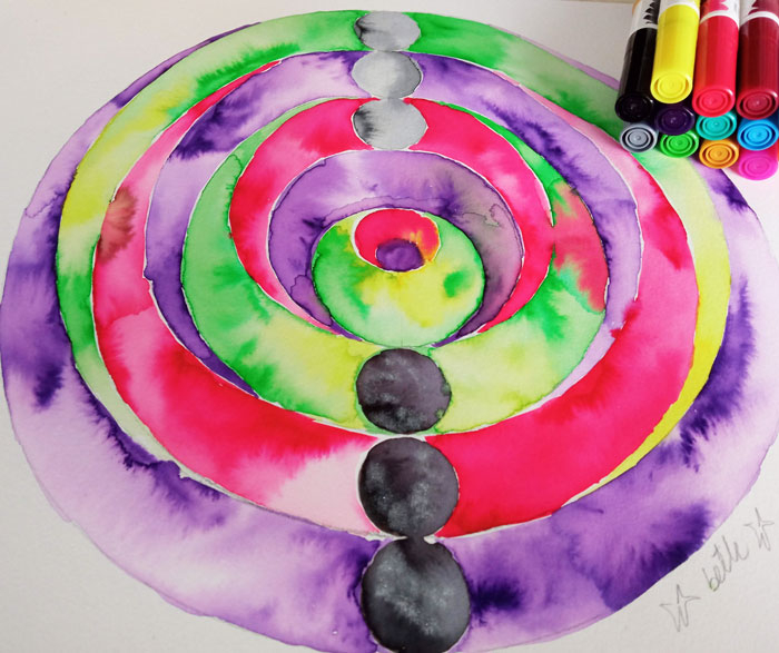 Mandala 4 Círculos concéntricos pintados con rotuladores ecoline